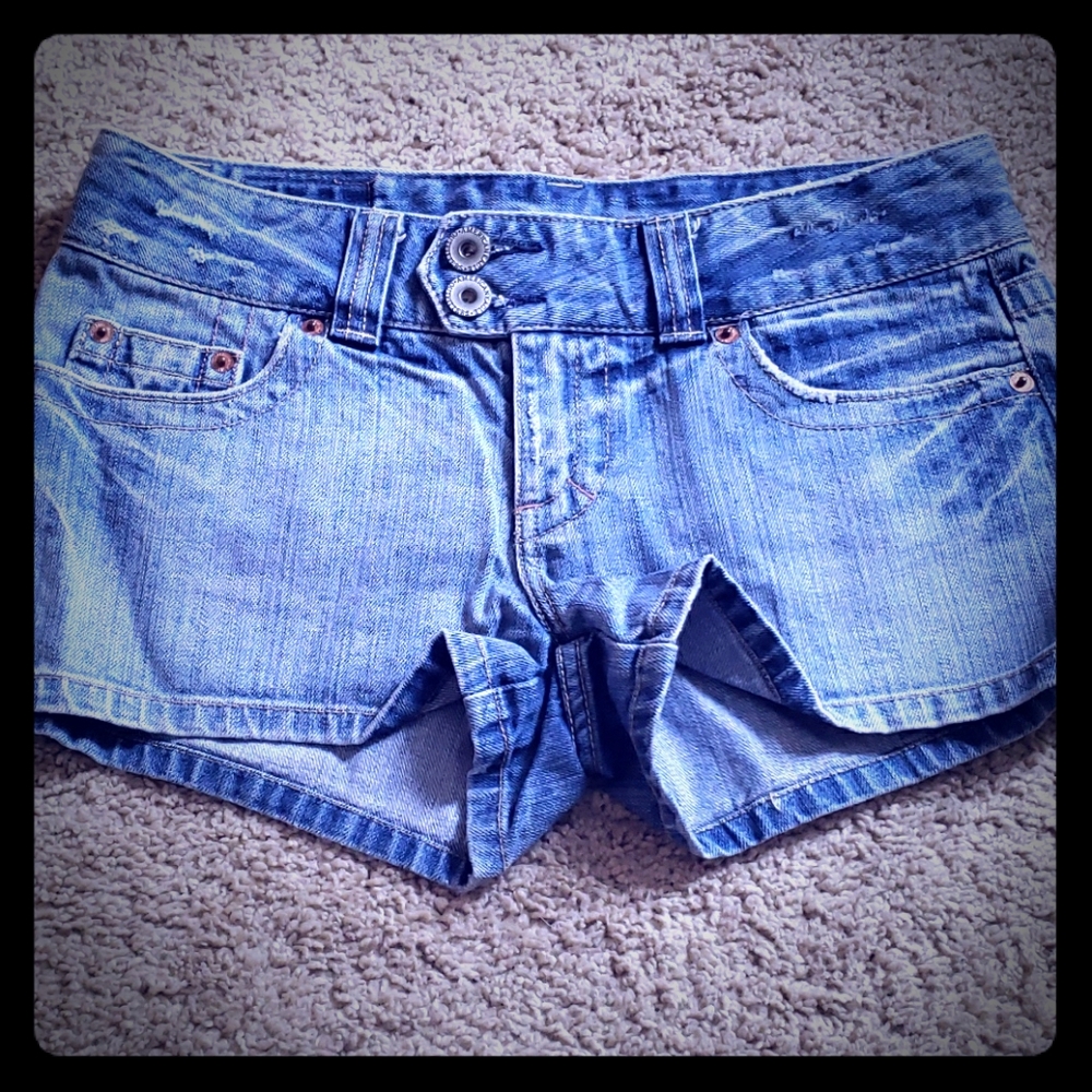 Distressed AE Jean shorts